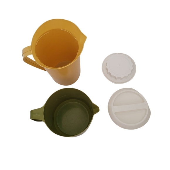 Vintage - MCM Gold and Avocado Plastic Pitcher Set - Picture 5 of 6